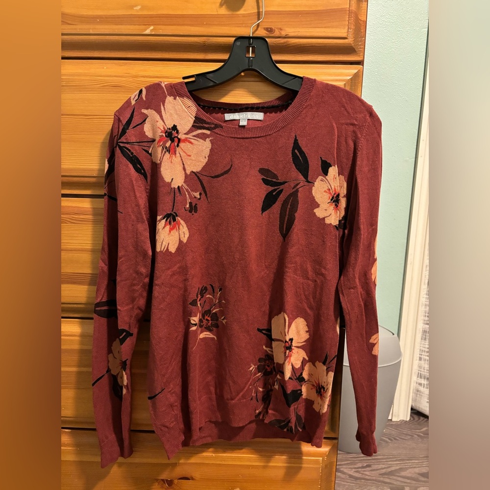 Daniel Rainn lightweight floral knit top